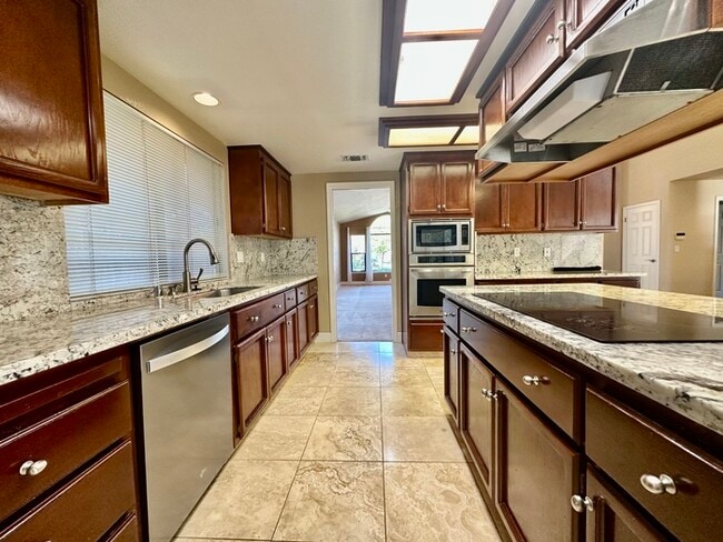 Building Photo - Beautiful 4 Bedroom Single Story For Rent in Gold River!