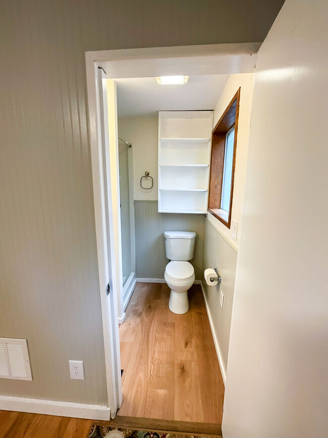 Ensuite bathroom - 30126 2nd Ave SW