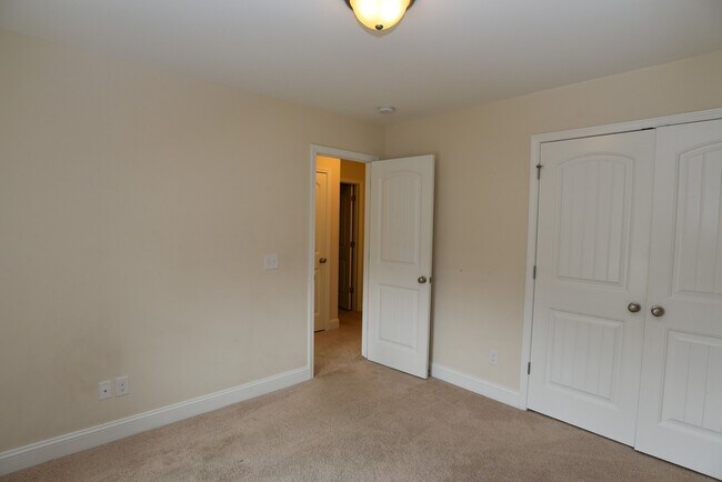 Building Photo - 3 Bed/2.5 Bath Townhome in Richmond Hill