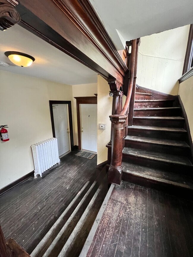 Building Photo - 1317 E 2nd St