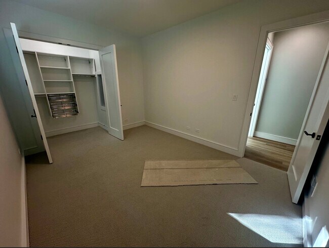 Building Photo - 4243 N Damen Ave