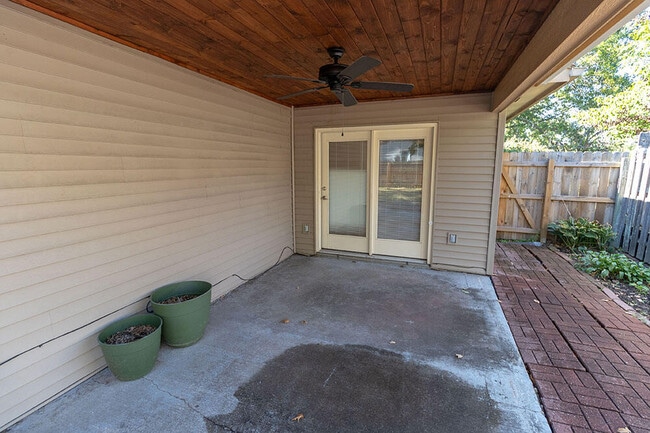 Building Photo - 1508 S Azalea