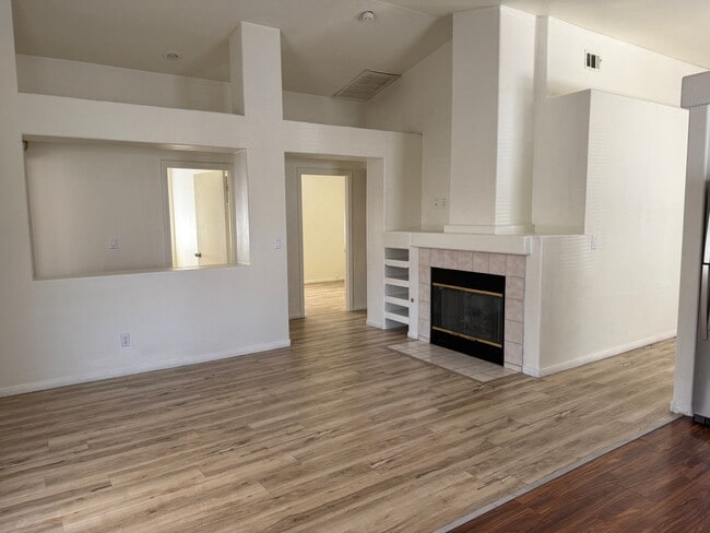 Building Photo - 3bd/2bath 1-story home!