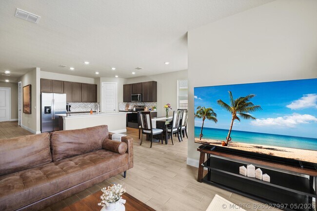 Building Photo - 8588 Dahlia Cir