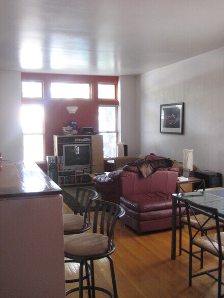 Building Photo - 1453 W Belmont Ave