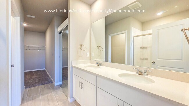 Building Photo - BRILLIANT and SPACIOUS! 4 BEDROOM/2.5 BATH PLUS LARGE BONUS-FLEX SPACE and FENCED YARD!