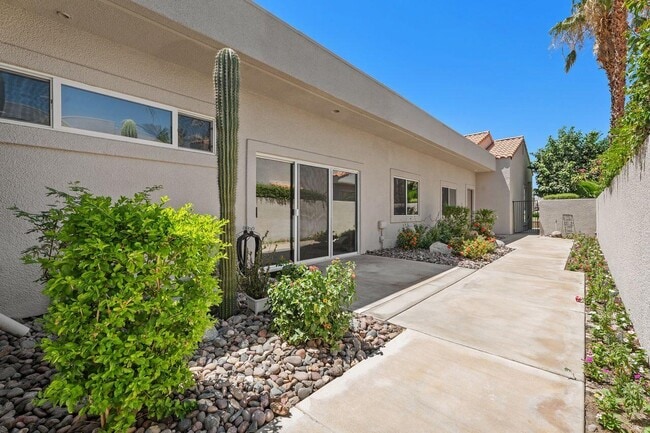 Building Photo - 48 Pebble Beach Dr