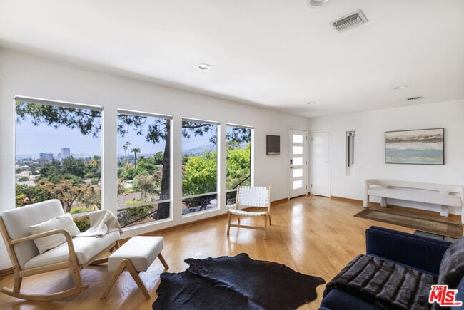Building Photo - 612 Luton Dr