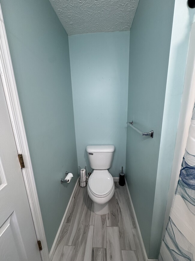 Building Photo - 42 Lodge Rd