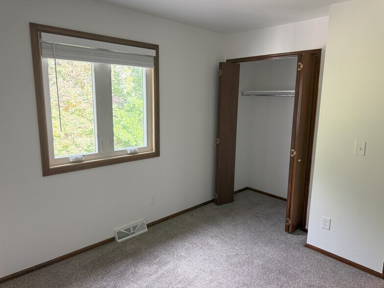Building Photo - 7135 W Clifton Ave