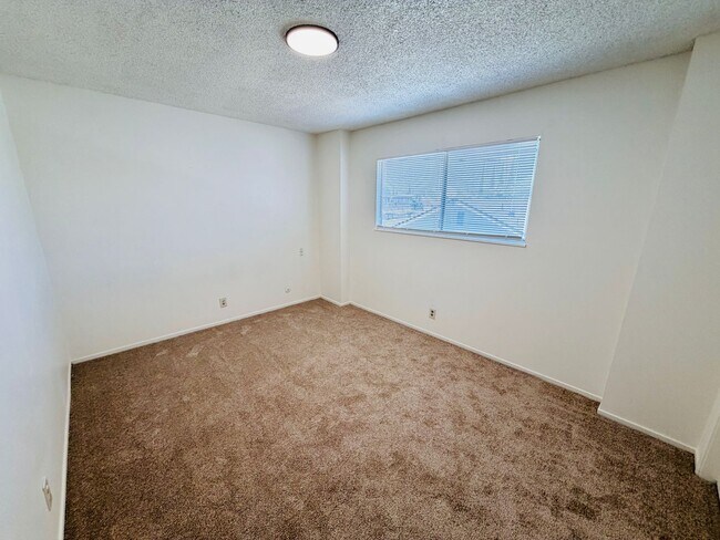 Building Photo - 203 W Benjamin Holt Dr