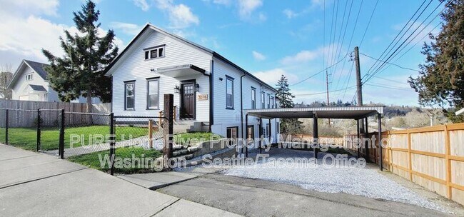 Building Photo - 3216 E Roosevelt Ave