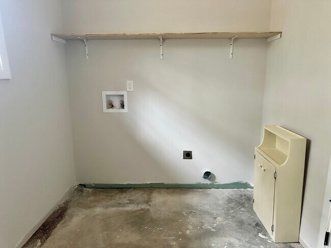 Building Photo - 231 Hillwood Ln