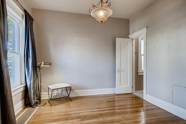 Building Photo - Cute Home In Fantastic Berkeley Location
