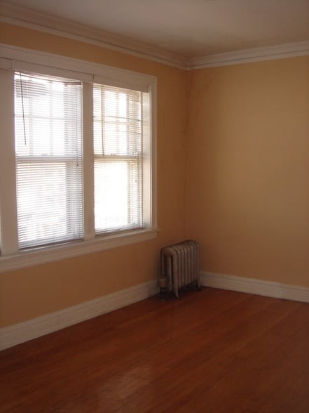 Building Photo - 2111 S Oak Park Ave