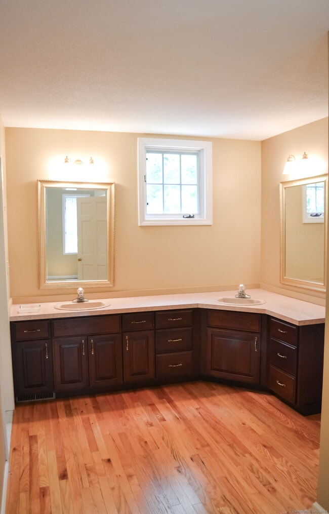 Building Photo - 1 Kempton Mews