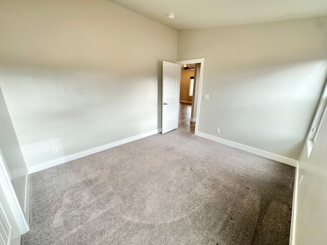 Building Photo - Beautiful Red Waters Home