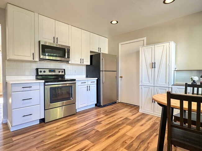 Building Photo - Updated Single-Family Home in Littleton