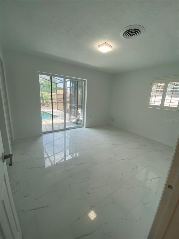 Building Photo - 3823 Bainbridge Ave