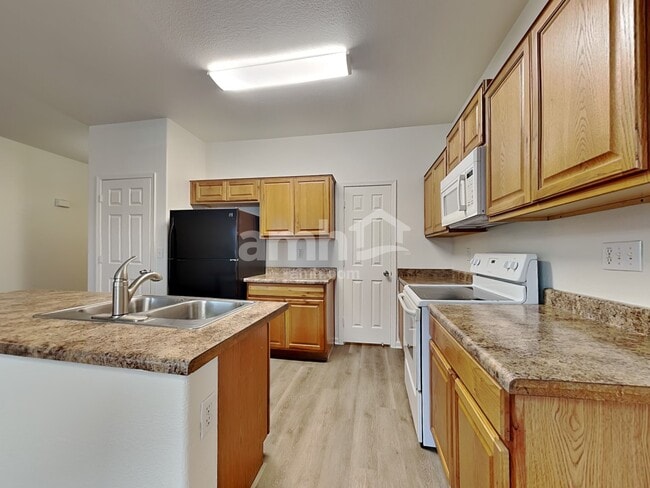 Building Photo - 6405 W Pioneer St