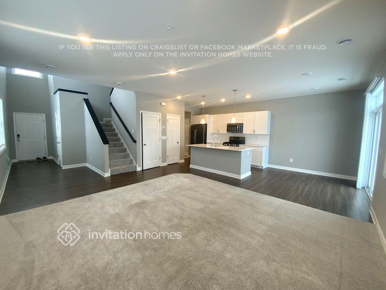 Building Photo - 16700 Dunkirk Cir N