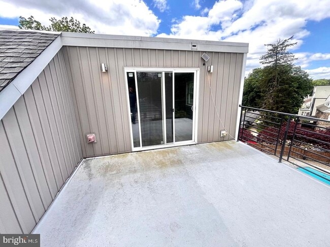Building Photo - 488 Evergreen Ave
