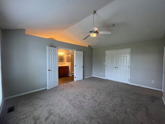 Building Photo - Beautiful Home in Scioto Reserve!