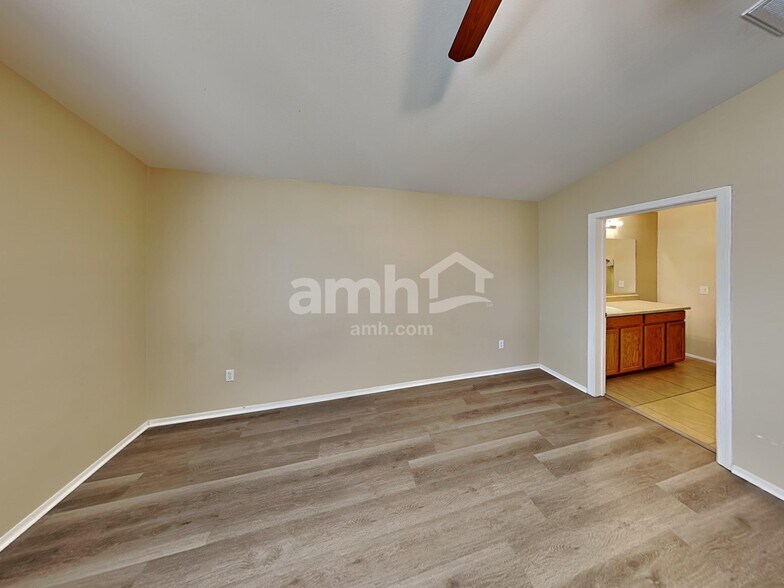 Building Photo - 782 W Calle Ormino