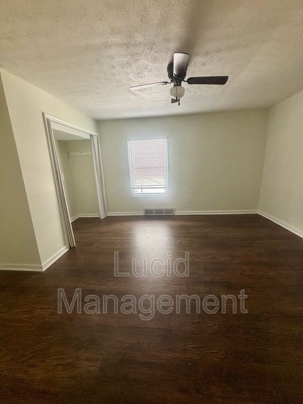 Building Photo - 3633 Kahlert Ave