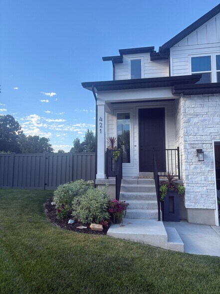 Building Photo - 421 W 900 N