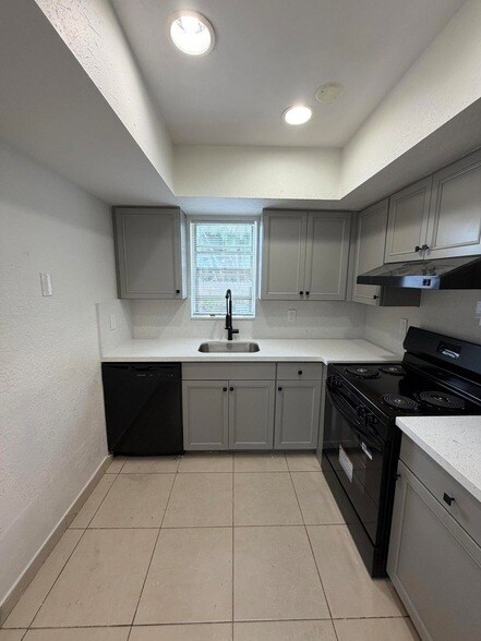 Building Photo - 3397 Helena Dr