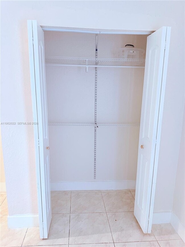 Building Photo - 824 SW 12th Ct