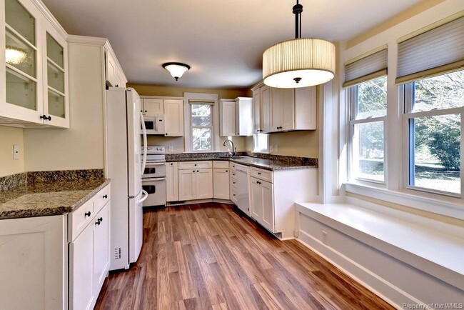 Building Photo - 323 Littletown Quarter
