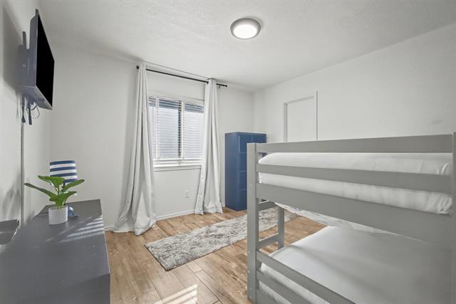 Building Photo - 913 Sandhurst Dr