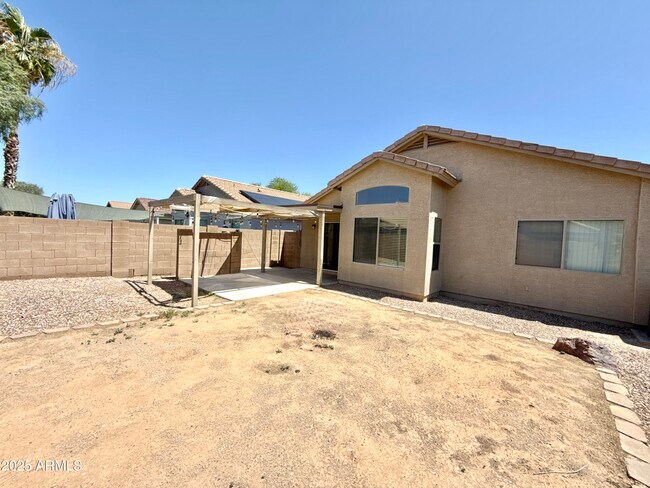 Building Photo - 13740 W Keim Dr