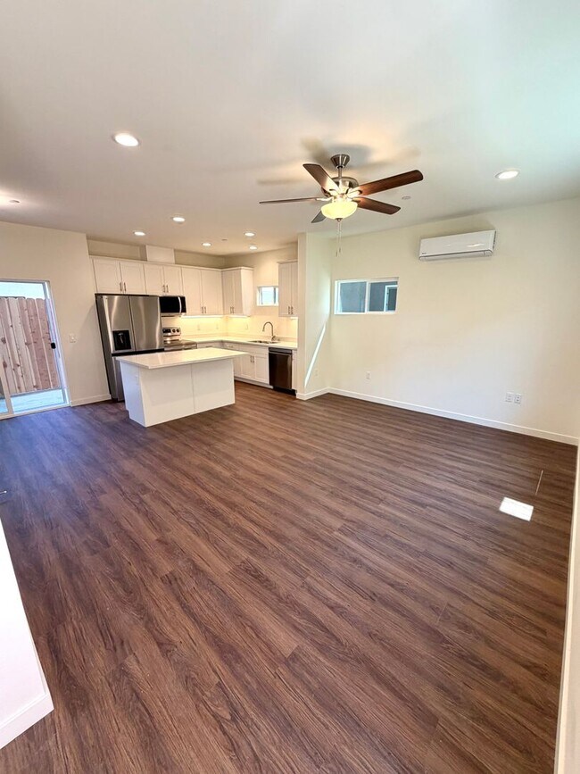 Building Photo - Brand New 2 Bedroom 1 1/2 Bath Townhouse!!!  Move in Special!! $1000 off 1st Month's Rent!!