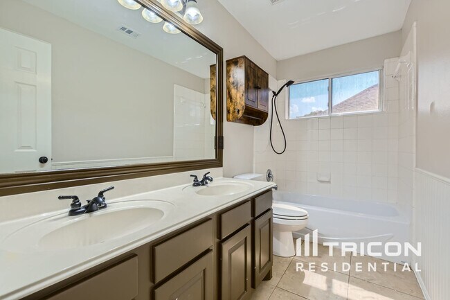 Building Photo - 2020 Hillcroft Dr