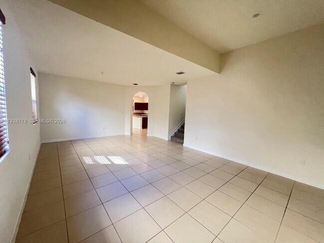 Building Photo - 191 SE 35 Ave