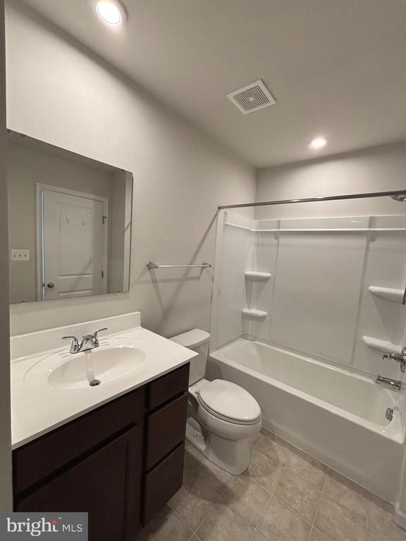 Building Photo - 57 Sebago Pl