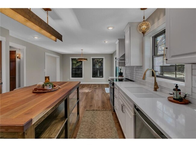 Building Photo - 501 Riverside Ave N