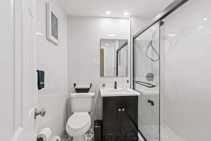 Building Photo - 1626 Union Turnpike