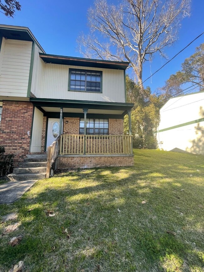 Primary Photo - Spacious 2-Story End-Unit Townhome in Prim...