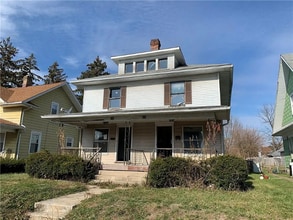 Building Photo - 610 E Rose St