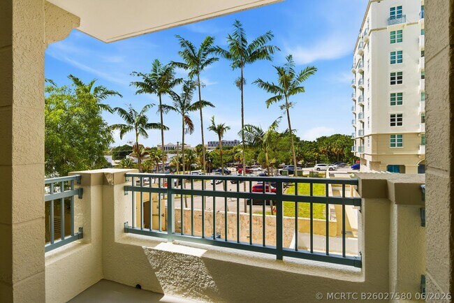Building Photo - 403 S Sapodilla Ave