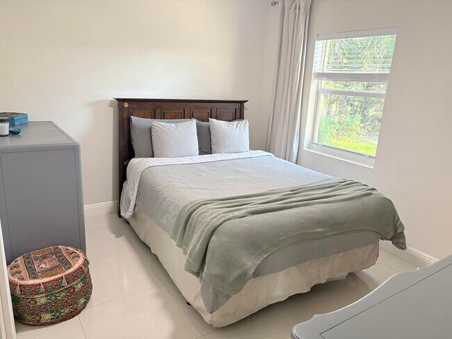 Building Photo - 270 NE 45th St