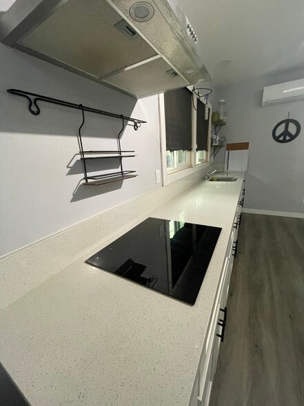 Counter-top - 6425 Haas Ave