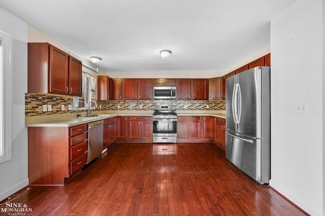 Building Photo - 904 Trombley Rd