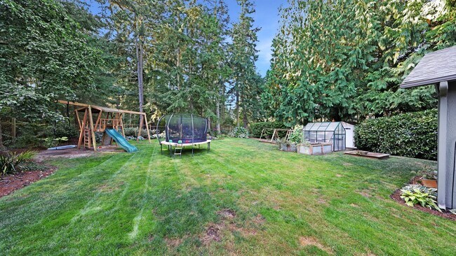 Building Photo - 3 Bed 2.5 Bath - Exceptional Condition - P...