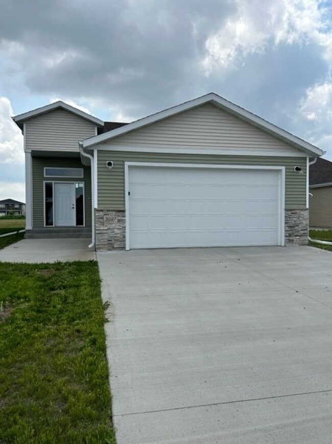 Building Photo - 3027 39th Ave S