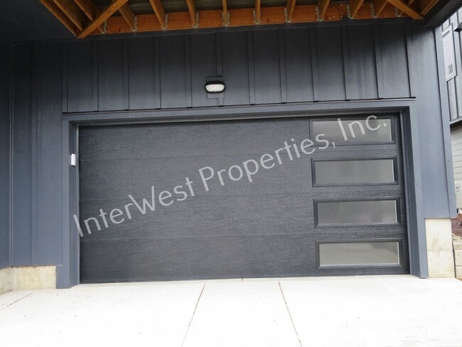 Building Photo - BEAUTIFUL NEWER CONSTRUCTION 4 BD HOME W/2...